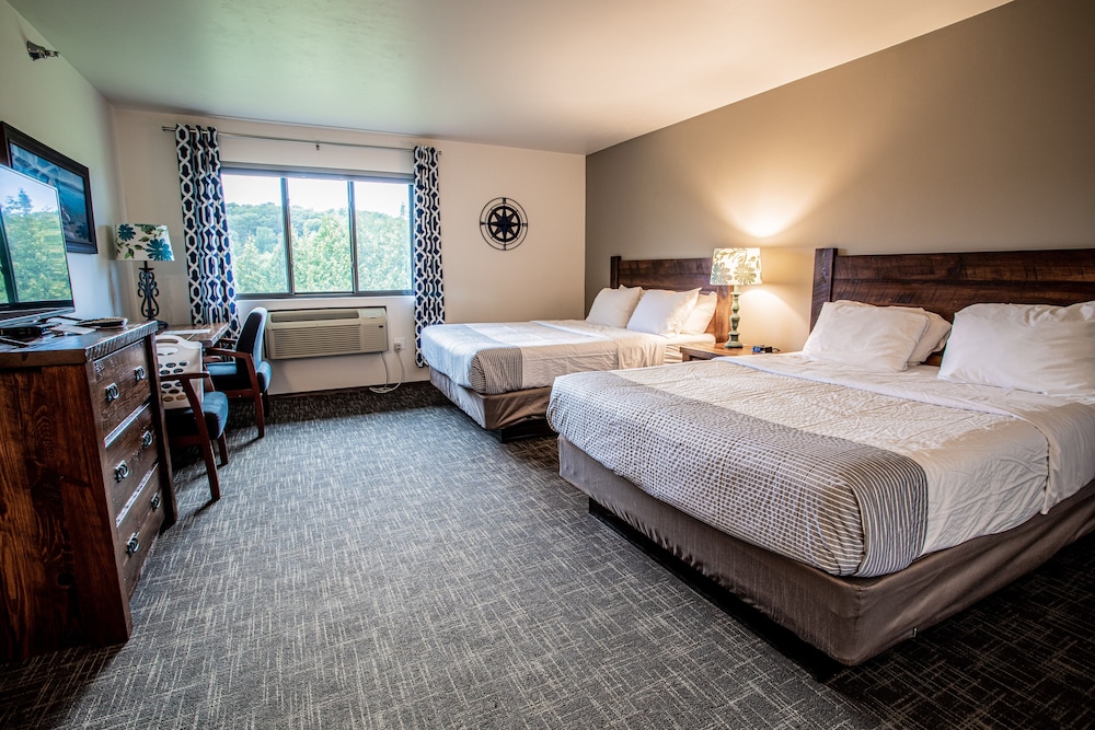 Lodge King Bed (Dog Friendly) photo 2