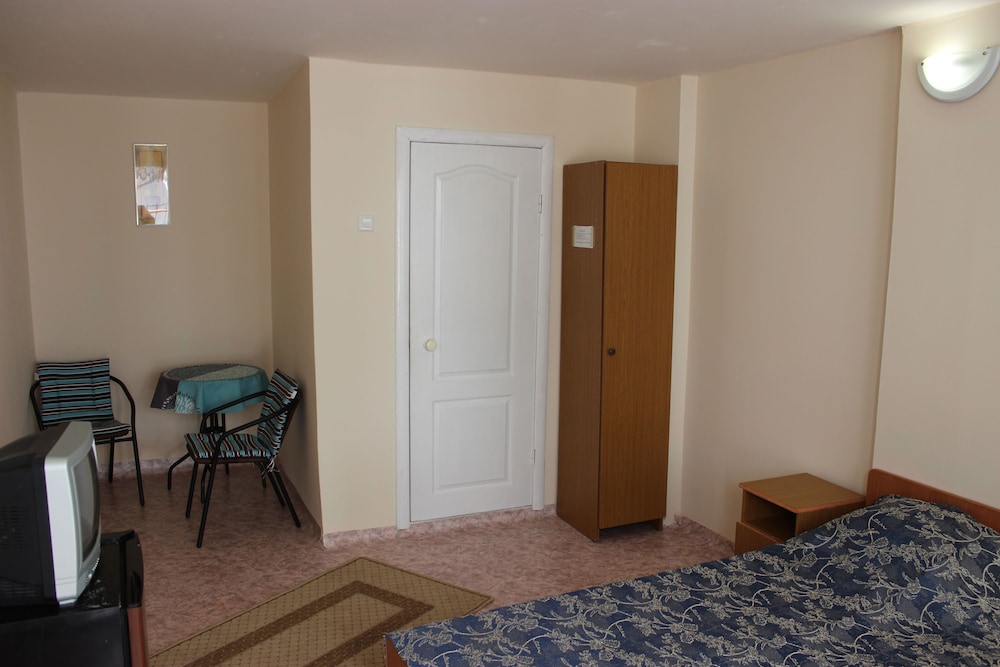 Standard Double or Twin Room photo 1