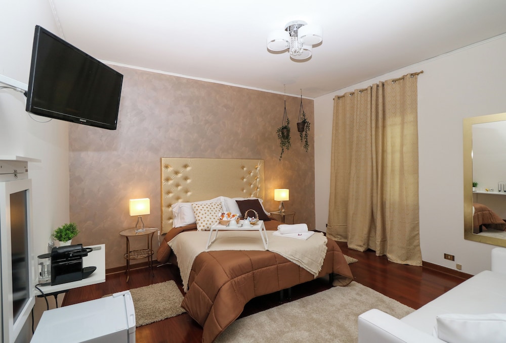 Deluxe Triple Room, 1 Double Bed with Sofa bed, Private Bathroom, Garden View (Giulietta)