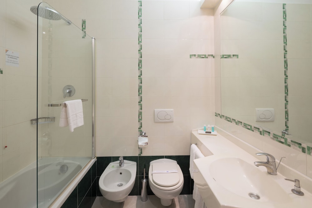Double Room Single Use thumbnail 6