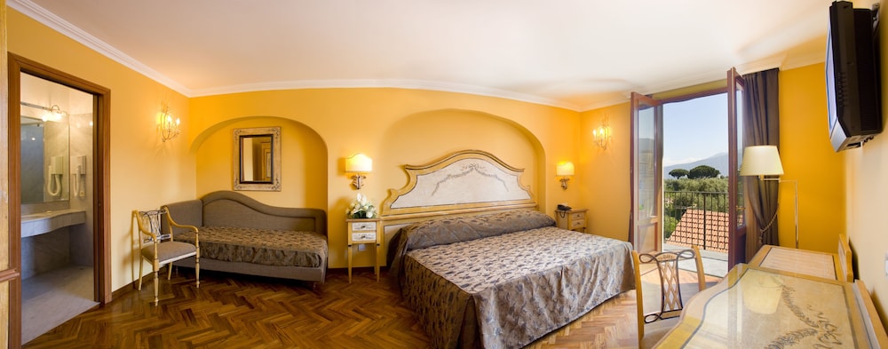 Deluxe Triple Room, Sea View - Photo 1
