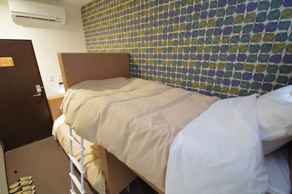 Basic Twin Room, Non Smoking photo 3