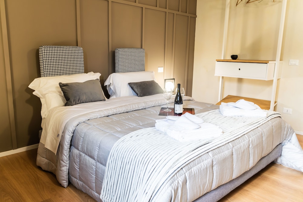 Deluxe Double Room - Photo 9