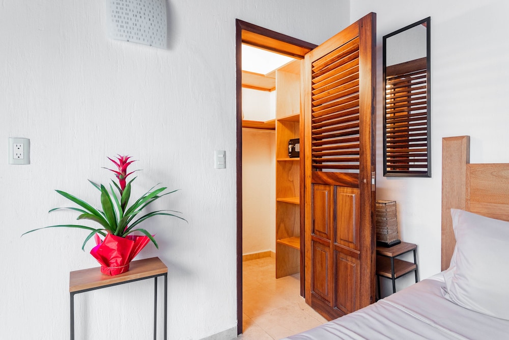 Basic Suite, 1 Queen Bed, Kitchen photo 2