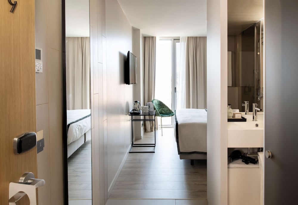 Superior Room (supplementary bed) photo 2