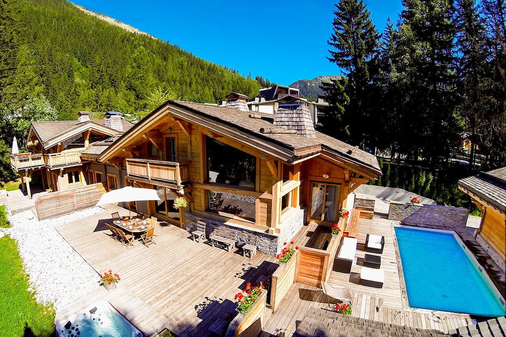 Signature Chalet, Multiple Bedrooms, Mountain View