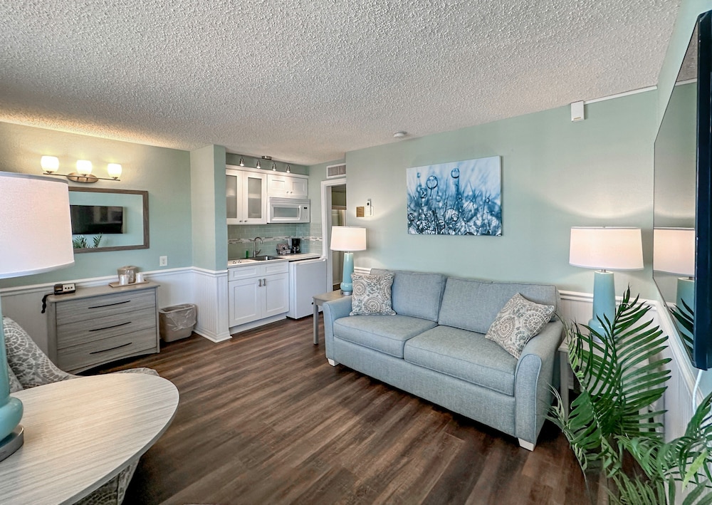 Suite, 1 Queen Bed With Sofa Bed, Poolside photo 1