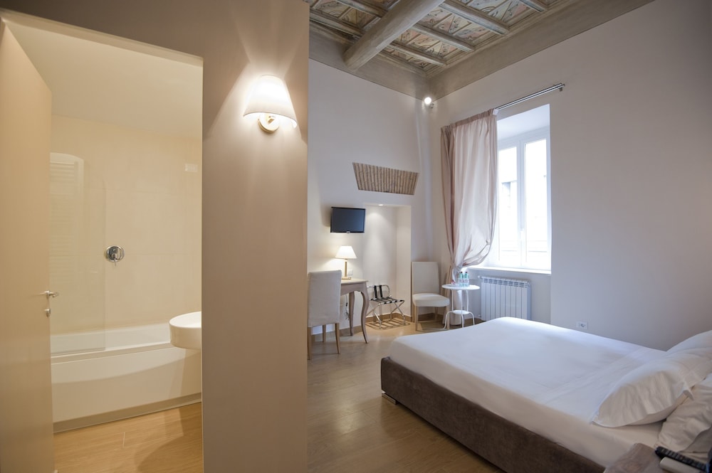 Classic Triple Room, 1 Bedroom, City View photo 1