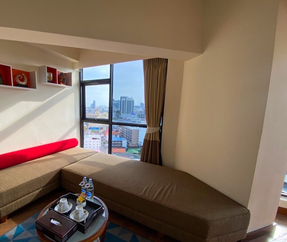 Suite Room - Photo 12
