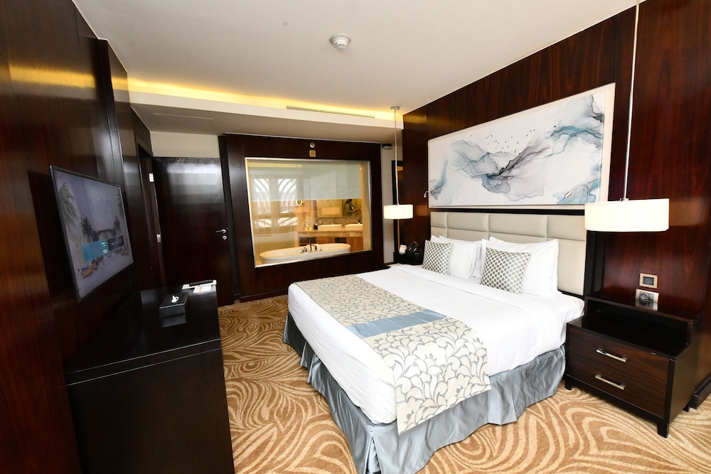 Room, 1 King Bed (Pool Cabana with direct access) - Photo 2