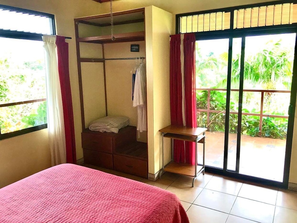 Deluxe Room, 1 Queen Bed, Valley View photo 2
