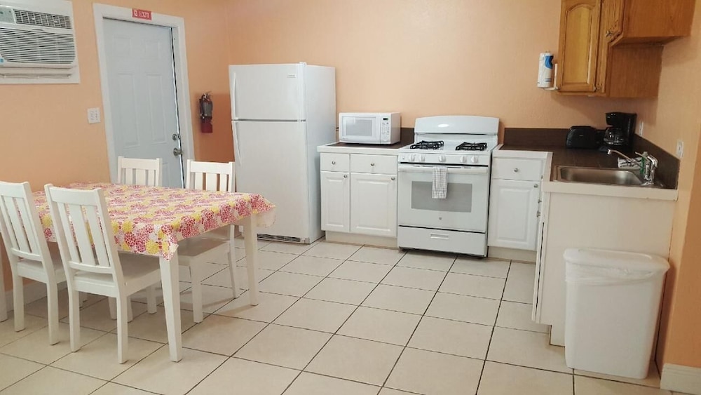 2 Bedroom Pink Cabin Half duplex # 10 photo 2