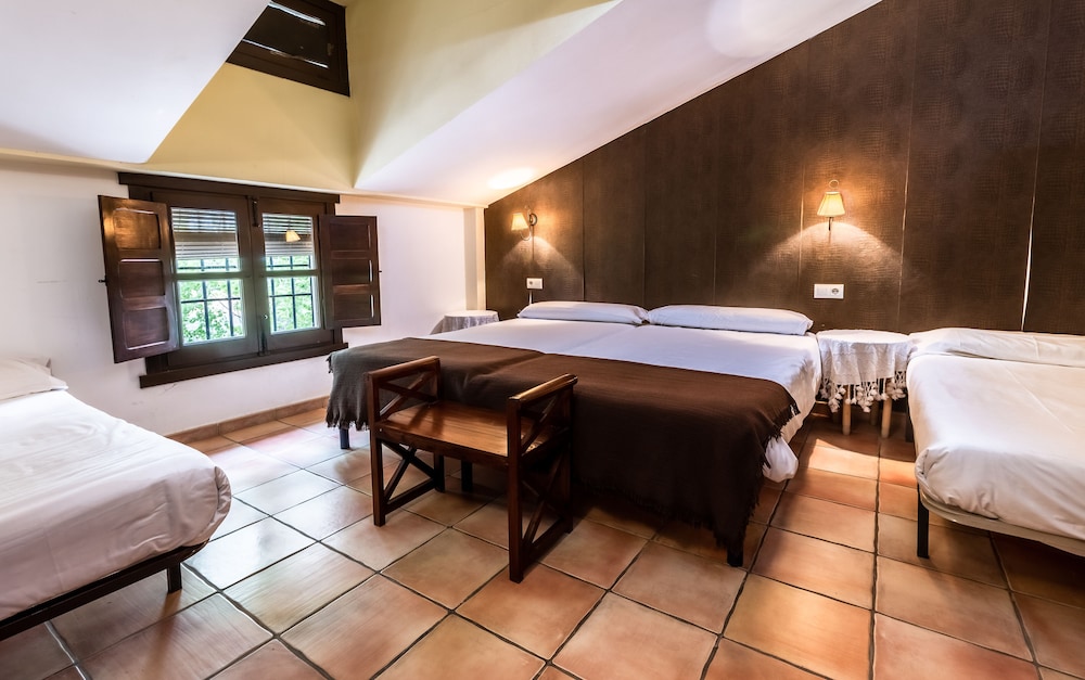 Family Quadruple Room - Photo 8