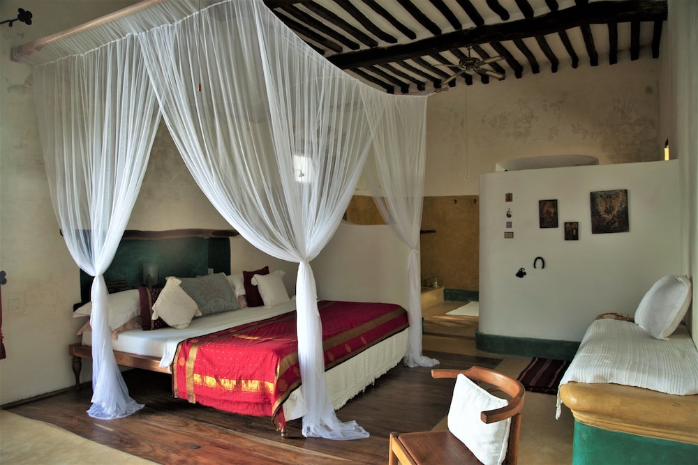 Exclusive Suite (Double or Tween Beds) photo 1