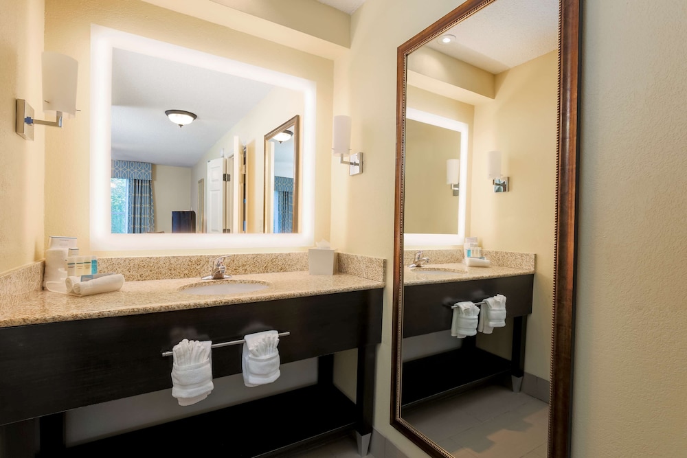 Premium Suite, 1 King Bed, Non Smoking - Photo 5
