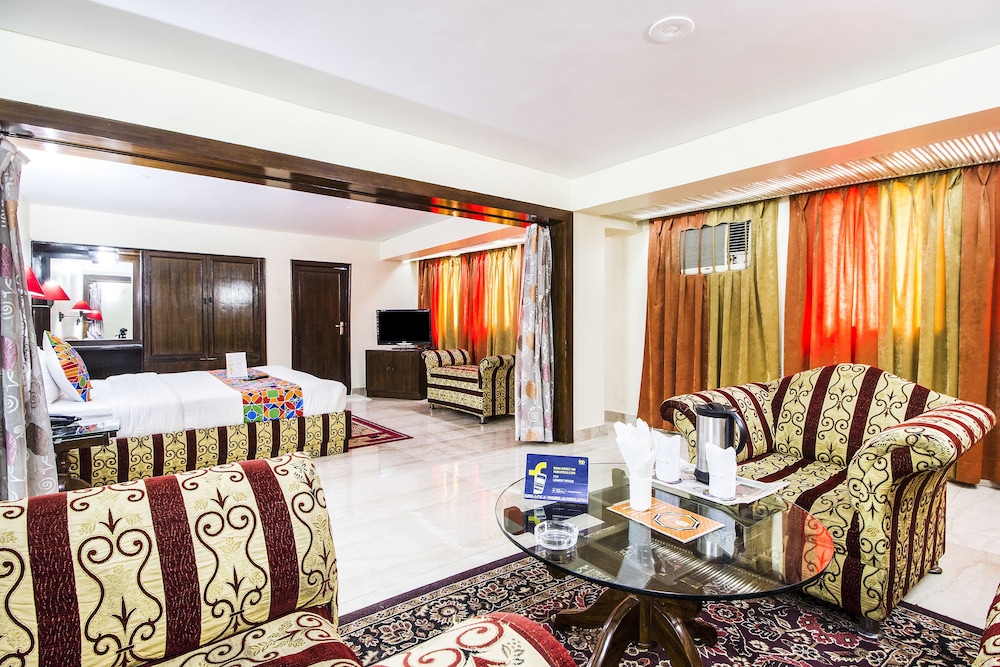 Superior Suite, 1 King Bed, Non Smoking photo 1