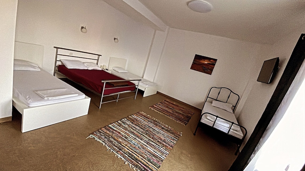 Family Room, Multiple Beds photo 3