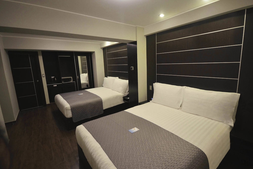 Standard Room, 2 Queen Beds photo 1