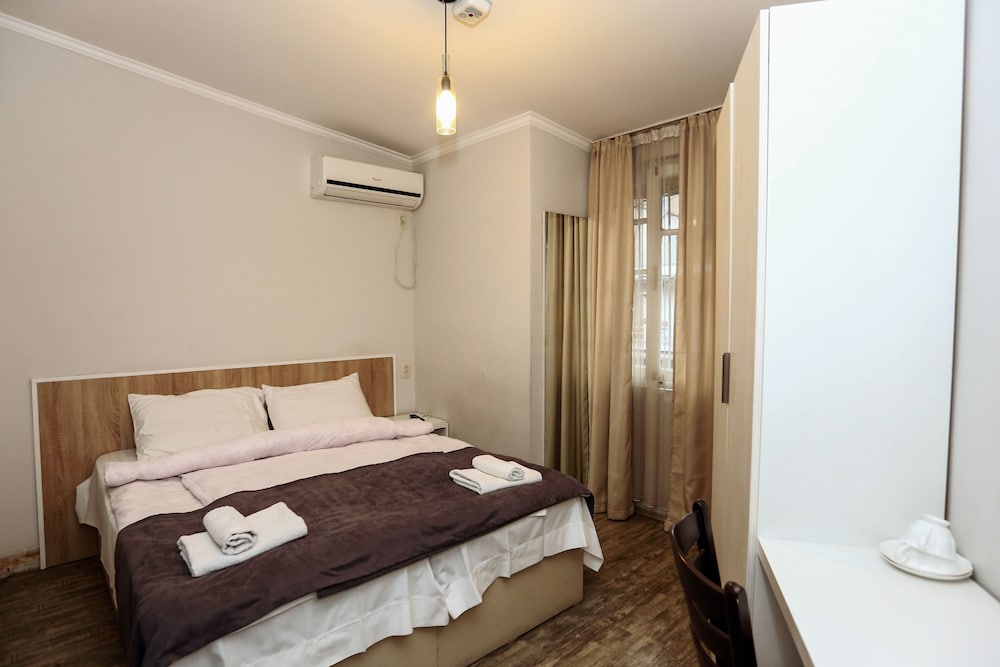 Standard Double or Twin Room photo 1