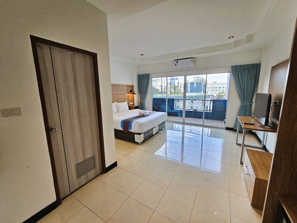 Deluxe Double Room, Balcony - Photo 9