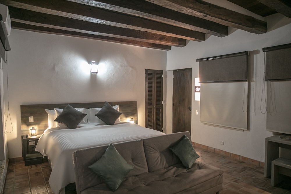 Suite, 1 King Bed photo 1