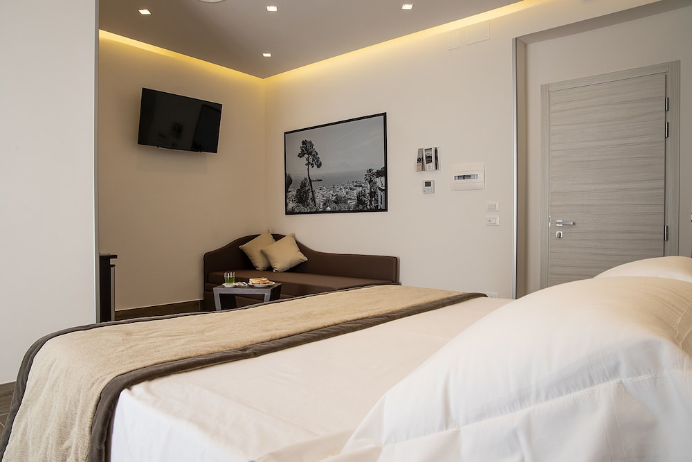 Superior Quadruple Room photo 3