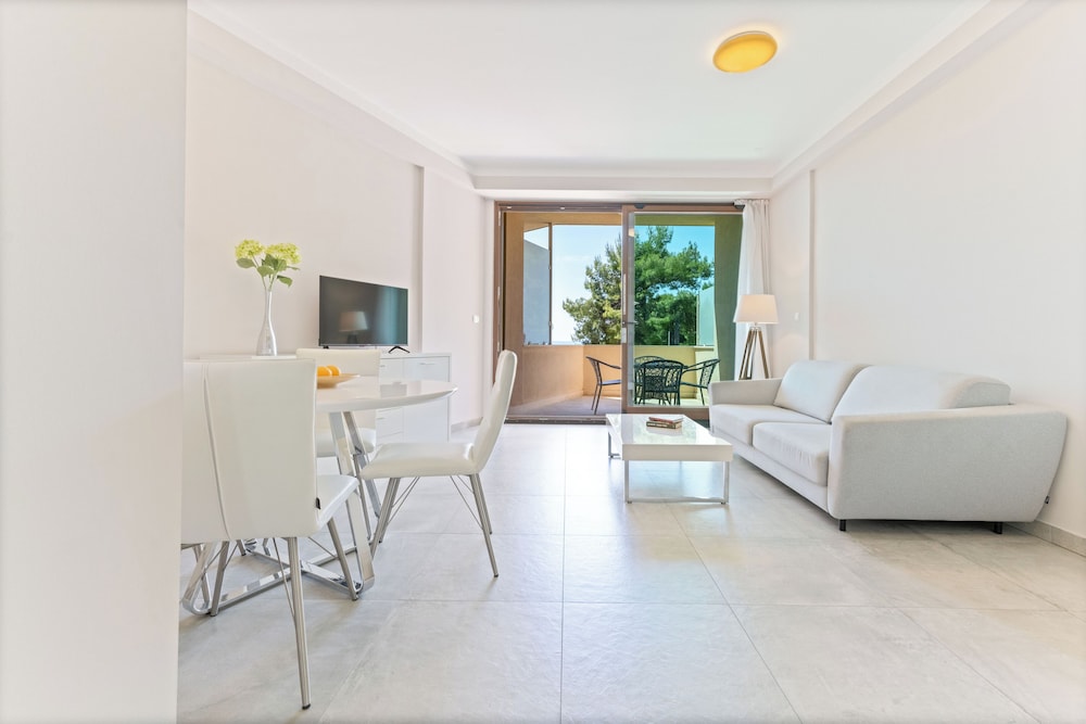 Family Apartment, 2 Bedrooms, Balcony photo 1