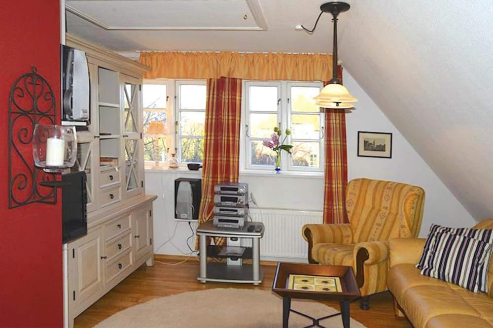 Classic Apartment, 2 Bedrooms photo 3