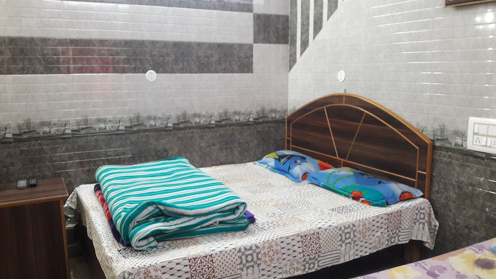 Family Four bed Non A/C photo 2