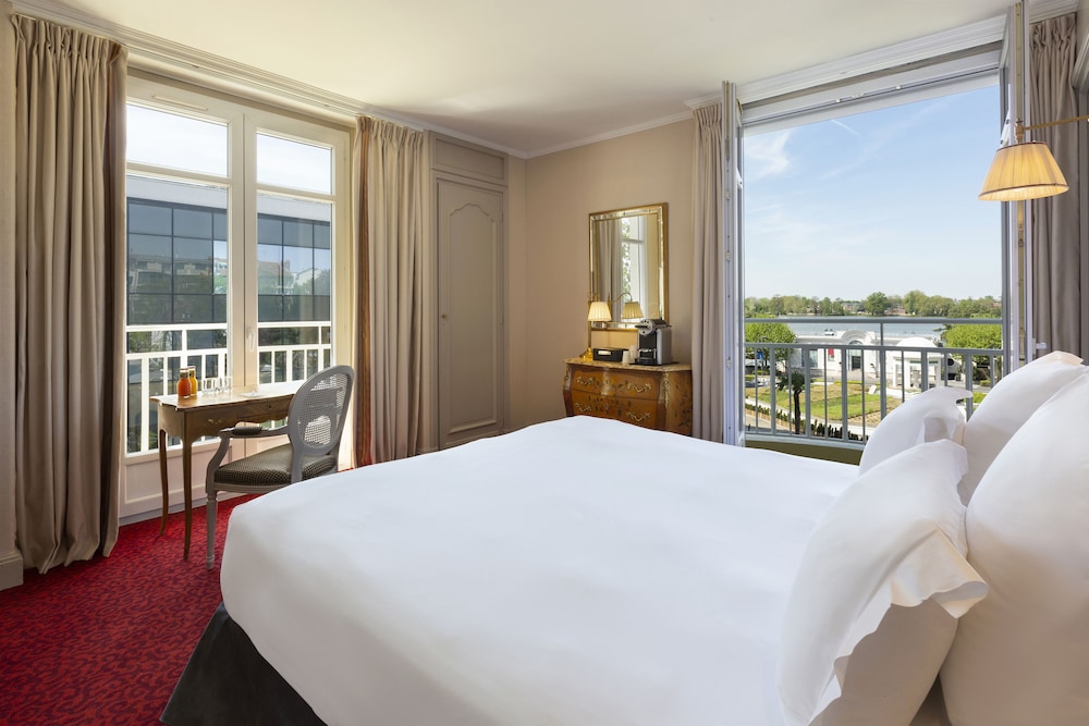 Deluxe Room, Lake View - Photo 2