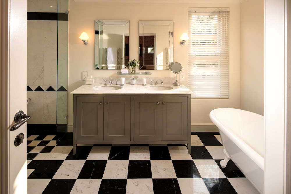 Superior Suite (Four Quarters) photo 3