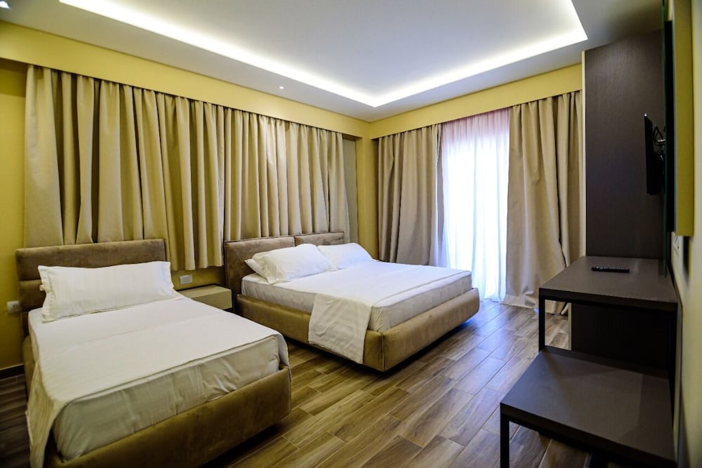 Comfort Triple Room, Balcony, Garden View