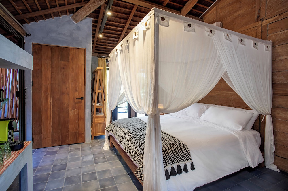 Blue Room-Suite Garden View