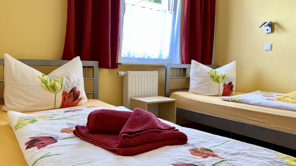 Basic Twin Room photo 3