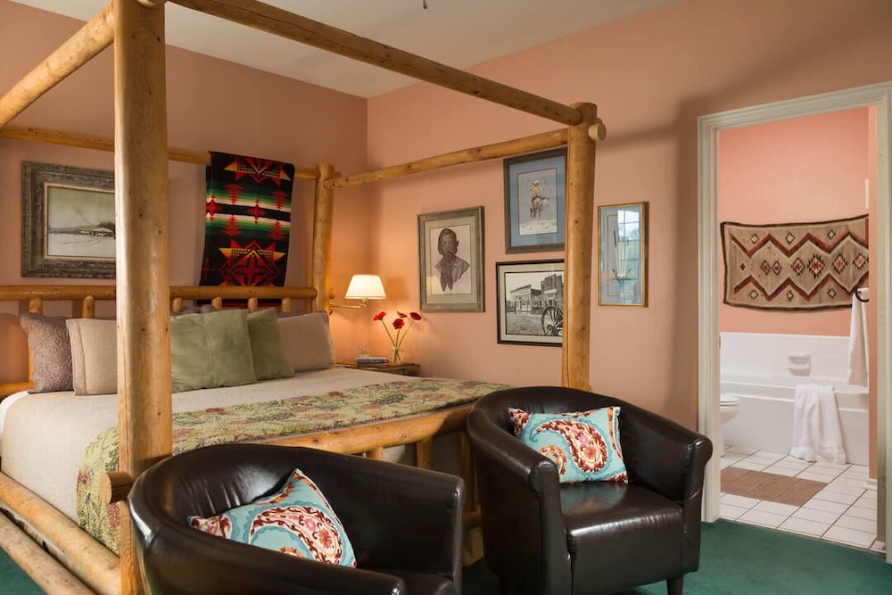 Room, 1 King Bed, Jetted Tub photo 3