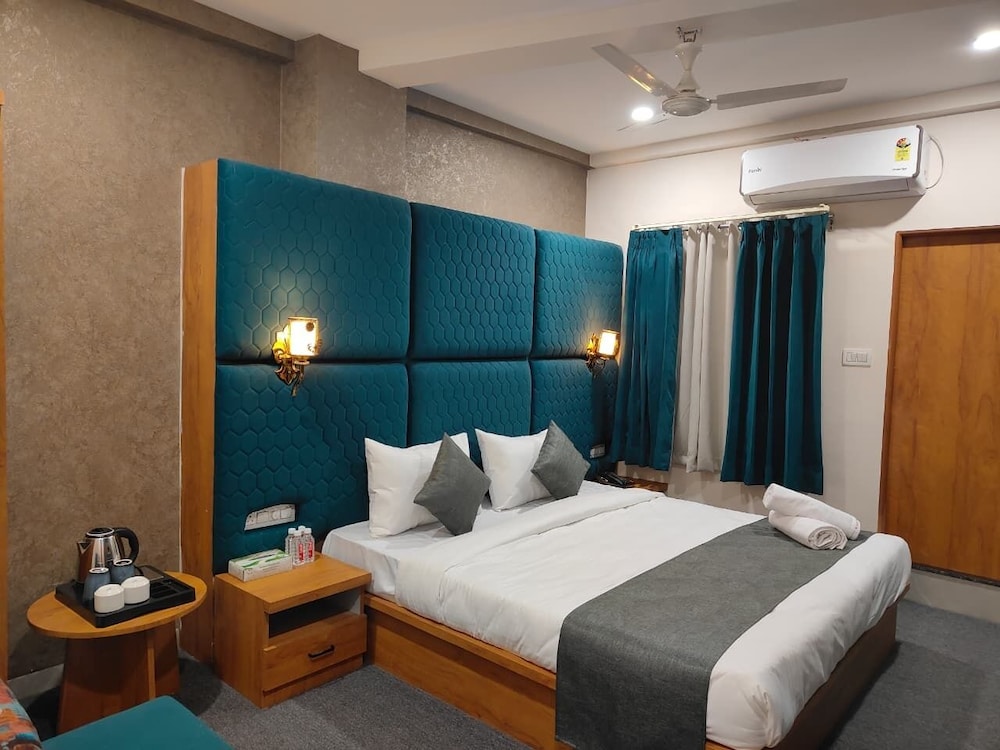 Executive Room, City View