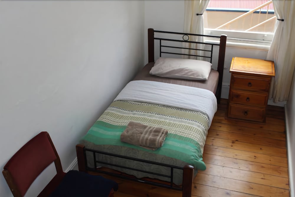 Private Single Room With Shared Bathroom photo 2