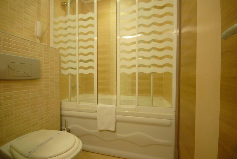 Standard Double or Twin Room photo 2