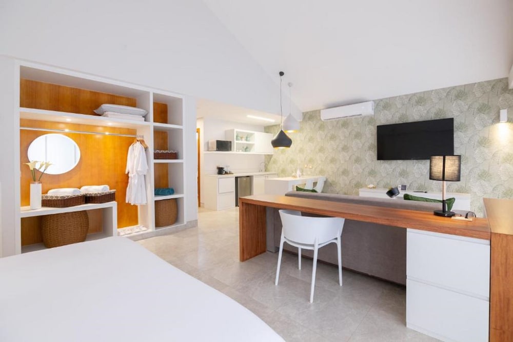 Bungalow, 1 King Bed - Photo 2
