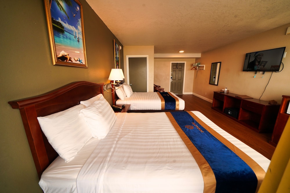 Standard Room, 2 Double Beds, Oceanfront
