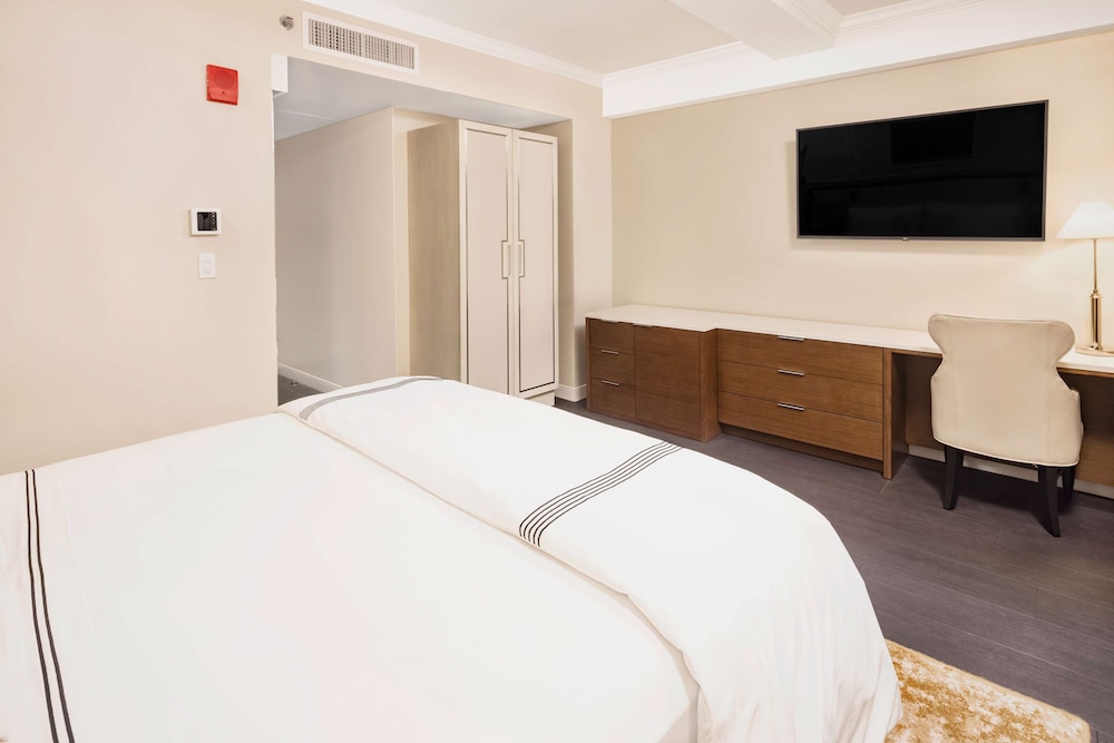 Studio, 1 King Bed, Accessible, Bathtub (Hearing, Plus)