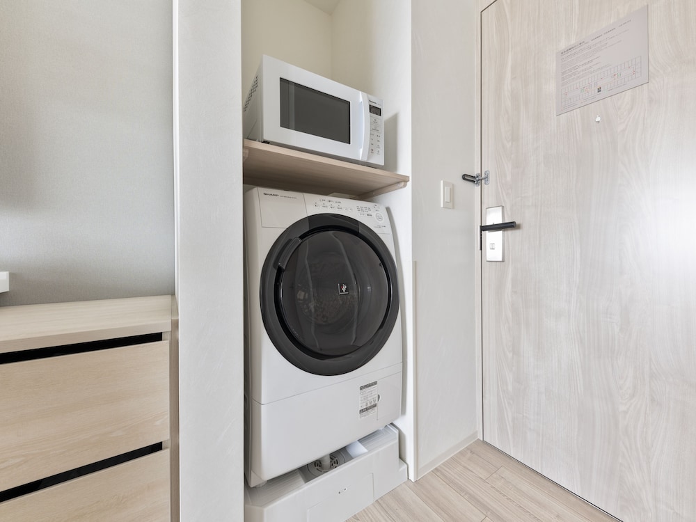 Superior , 1 bed Queen , with washing machine, Non Smoking - Photo 3
