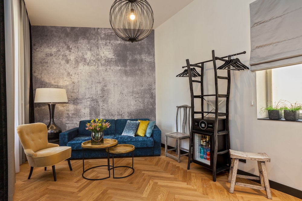 Large Double Room - Annex