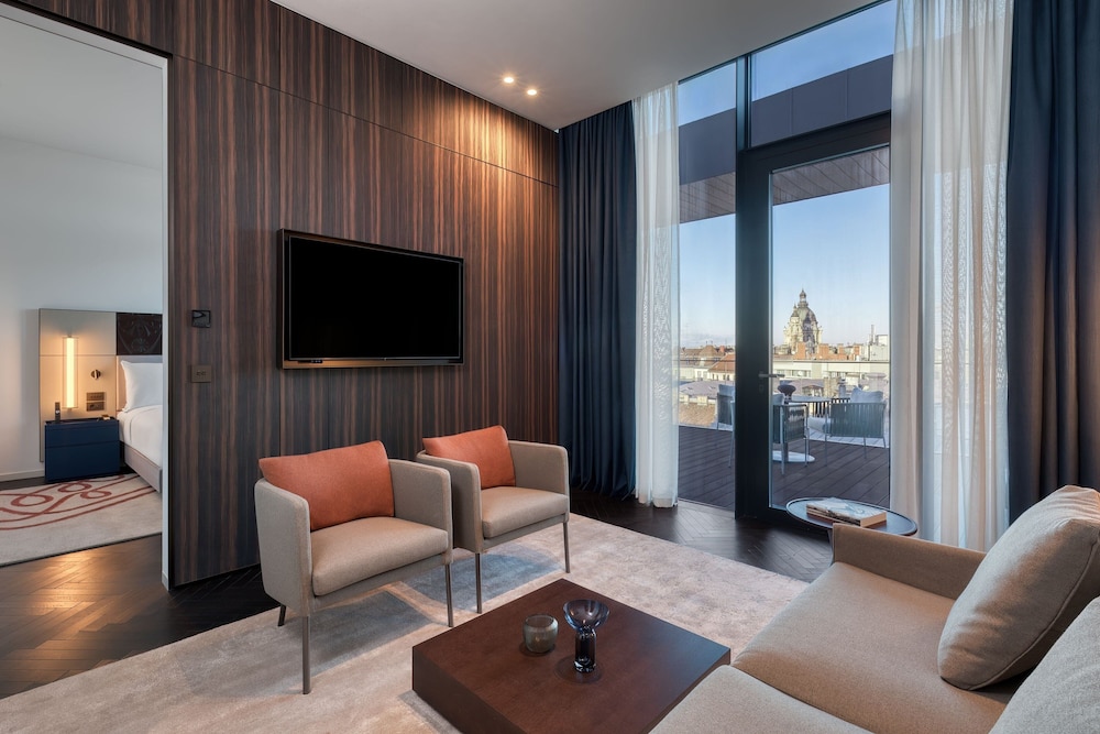 Suite, 1 Bedroom, Balcony (View) - Photo 14