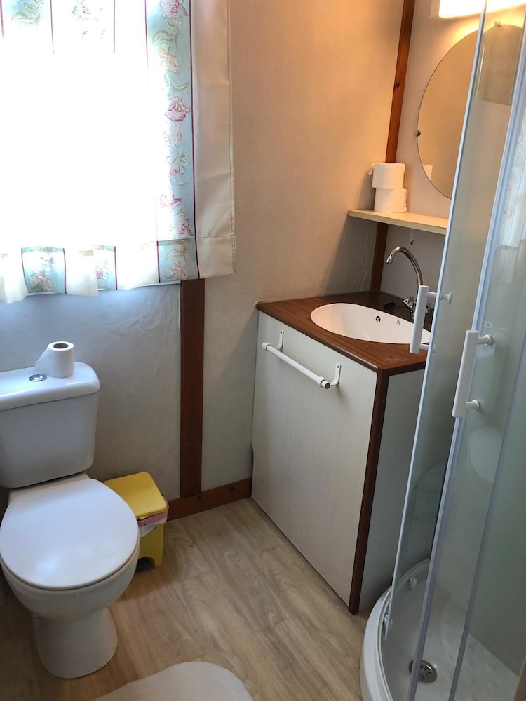 Bungalow, 2 Bedrooms photo 2