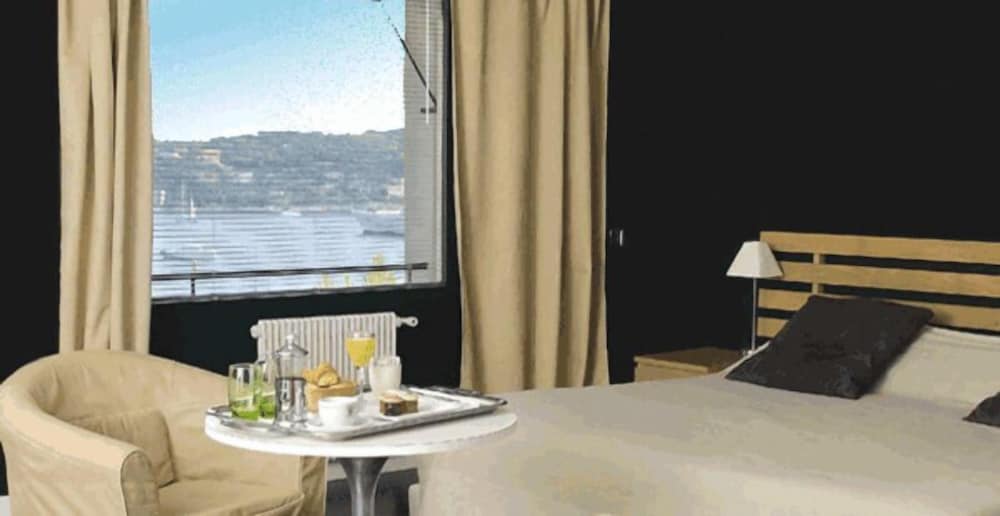 Single Room, Balcony, Sea View photo 2