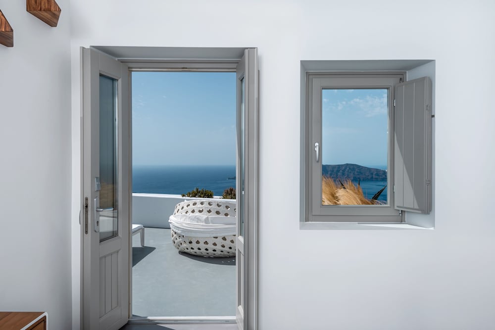 Superior Suite (with Plunge Pool) - Photo 10