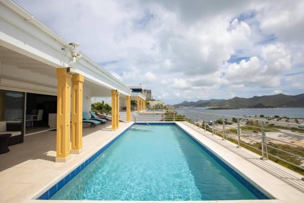 Villa photo 1