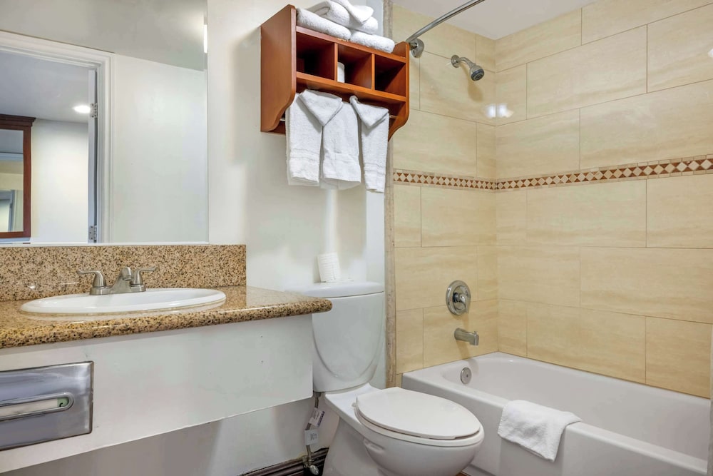 Standard Room, 2 Queen Beds, Non Smoking - Photo 3