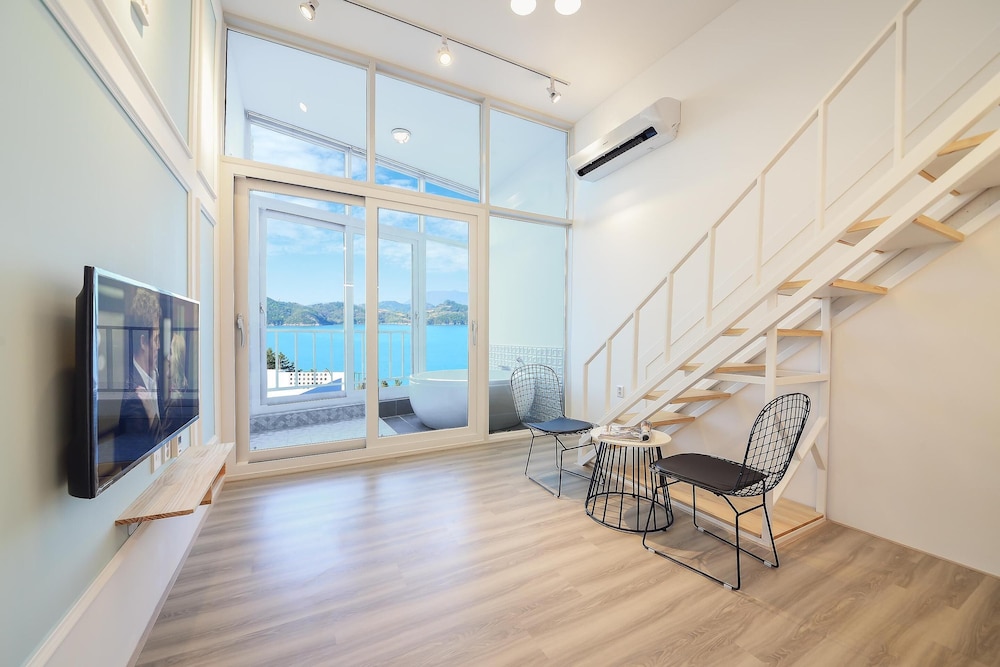 Basic Room, 1 Bedroom (F203 (Spa,Ocean View)) - Photo 1